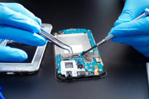 Read more about the article What To Do Before You Get Your Phone Repaired 